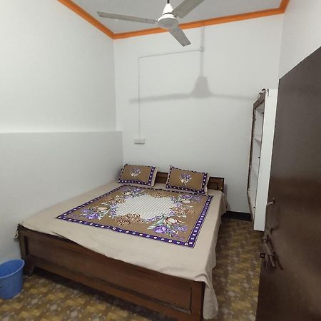 Awadh Guest House Ayodhya Εξωτερικό φωτογραφία