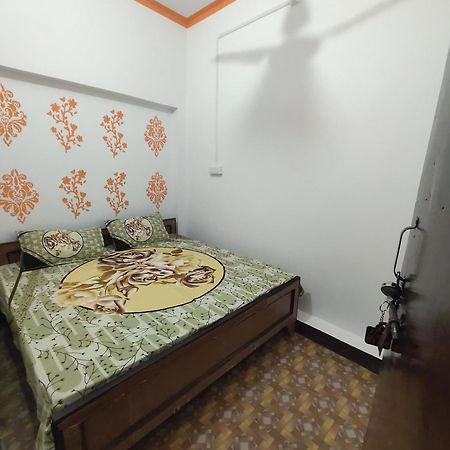 Awadh Guest House Ayodhya Εξωτερικό φωτογραφία